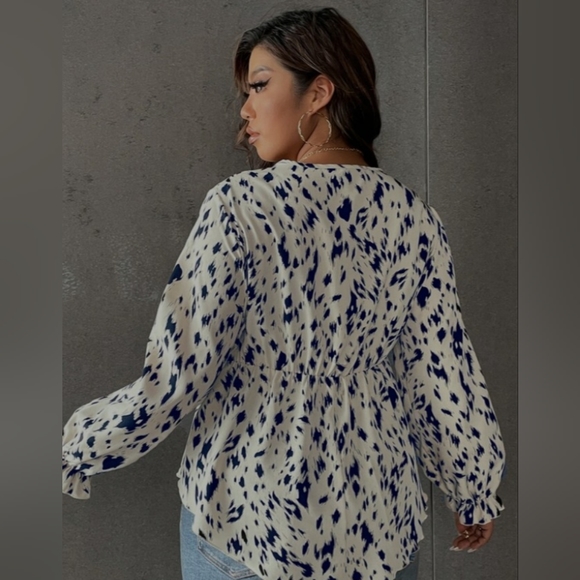 gorgeous plussize v neck blouse flattering - Picture 2 of 7